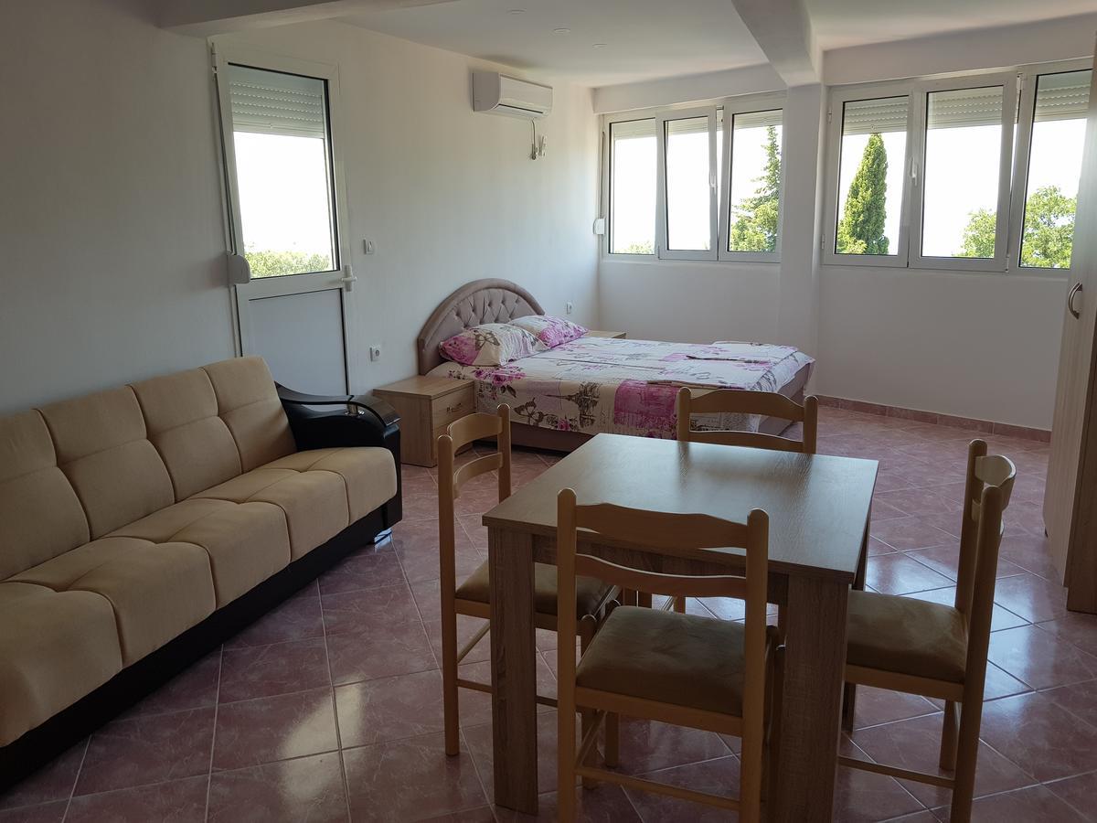 Guest House Dragomir Сутоморе Екстериор снимка